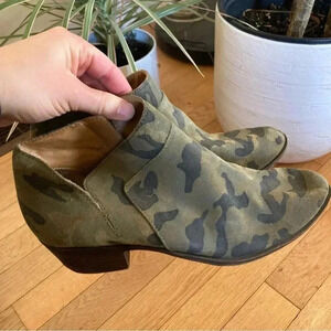 Lucky Brand Camo ankle  boots